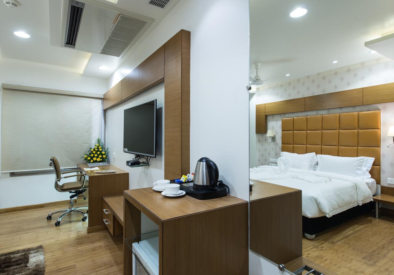 Hotel Atishay Bhopal Buitenkant foto