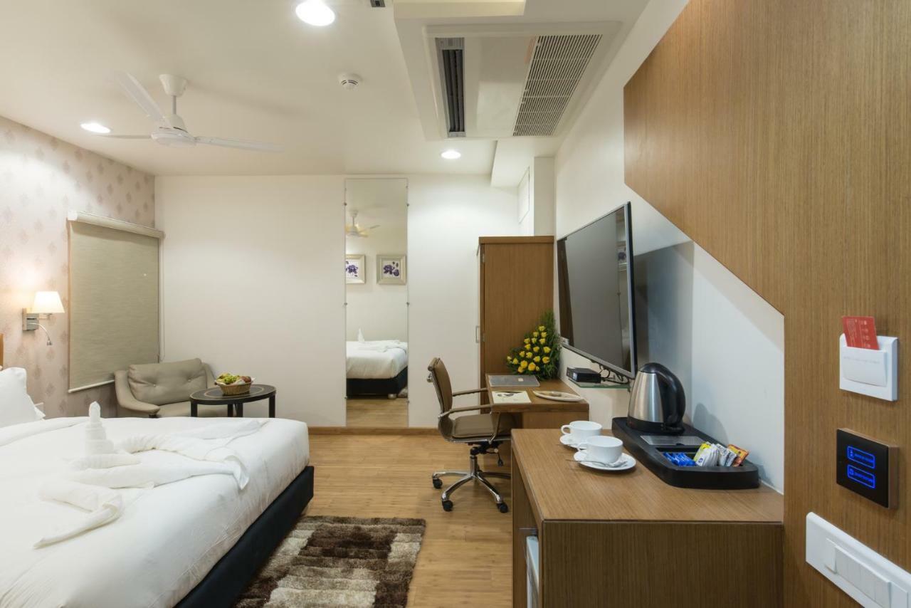 Hotel Atishay Bhopal Buitenkant foto