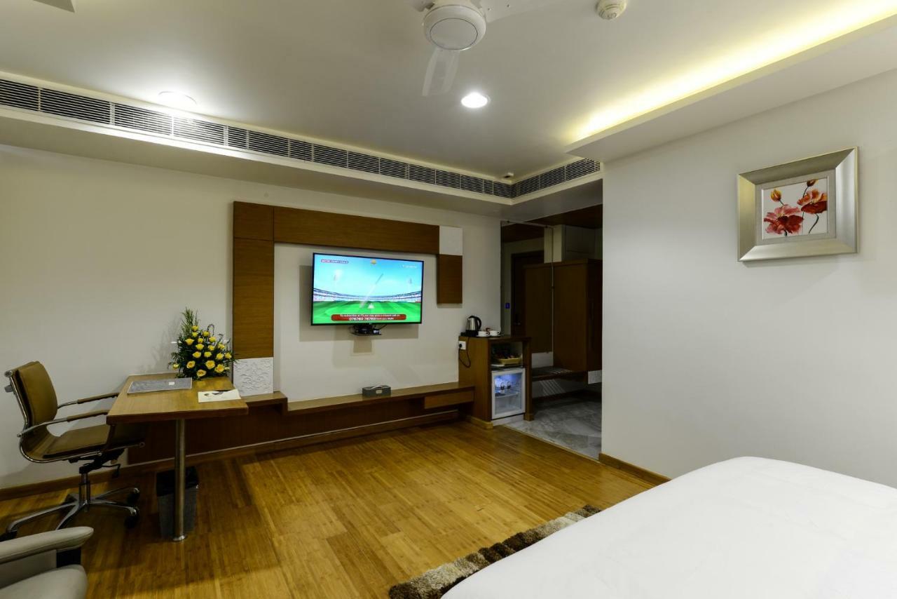 Hotel Atishay Bhopal Buitenkant foto